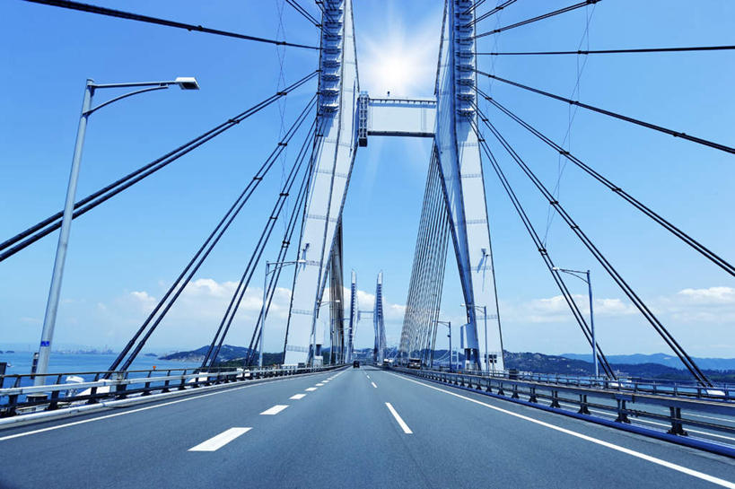 无人,横图,室外,白天,正面,旅游,度假,海浪,海洋,美景,大桥,立交桥,路灯,桥梁,照明,日本,亚洲,一排,许多,阴影,整齐,光线,影子,景观,浪花,云,云朵,高架,斜拉桥,桥,灯光,分界线,停车线,云彩,娱乐,灯,排列,蓝色,白色,白云,蓝天,天空,阳光,自然,海水,天,享受,休闲,景色,放松,车行道,车行道分界线,照亮,照明设备,队列,自然风光,标线,海景,东亚,车行线,本州,本州岛,日本国,中国地方,冈山,冈山县,大海,风浪,海,海水的波动,近岸浪,涌浪,彩图