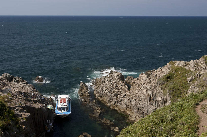 无人,横图,室外,白天,正面,旅游,度假,海浪,海洋,礁石,石头,美景,轮船,船,日本,亚洲,一艘,阴影,光线,石子,影子,景观,浪花,水平线,云,云朵,辽阔,海平线,云彩,娱乐,蓝色,白云,蓝天,天空,阳光,自然,海水,交通工具,天,享受,休闲,广阔,景色,放松,一望无际,自然风光,载具,海景,东亚,本州,本州岛,日本国,中部地方,福井,福井县,无边无际,一马平川,大海,风浪,海,海水的波动,礁,近岸浪,石块,岩石,涌浪,彩图,水天相接,水天一线