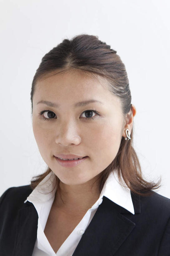 东方人,脸,头,脸颊,一个人,商务人士,商务女性,站,笑,微笑,竖图,室内,特写,白天,白色背景,正面,亚洲,仅一个年轻女性,仅一个女性,仅一个人,套装,墙,注视,黄种人,墙壁,墙面,黑色,观察,看,站着,摄影,影棚,观看,察看,关注,商务装,工薪阶层,年轻女性,女人,女性,亚洲人,头部,长发,脸部,脸蛋,面部,白领,上班族,站立,半身,彩图,影棚拍摄,拍摄