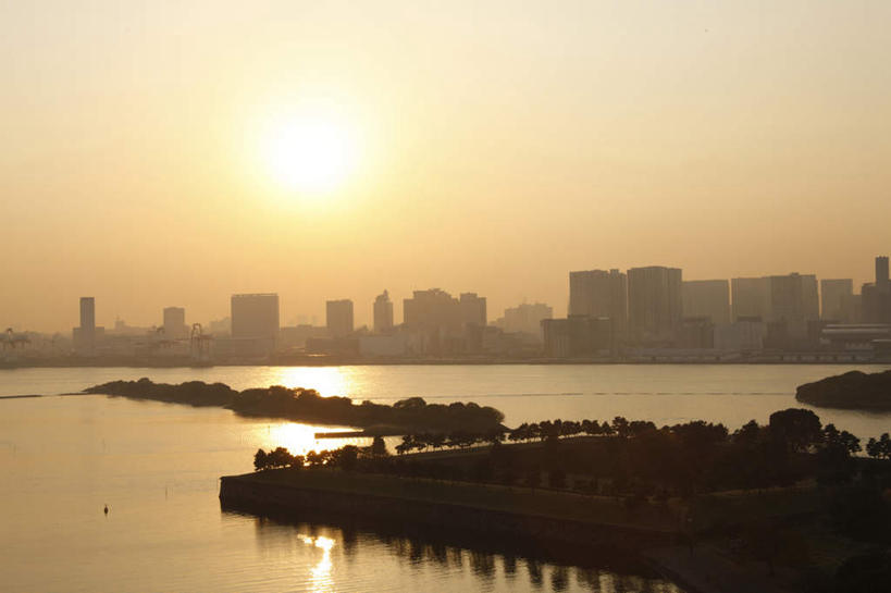 无人,高楼大厦,横图,全景,俯视,室外,白天,度假,办公楼,草地,草坪,美景,日落,太阳,天际线,植物,城市风光,城市,大厦,建筑,摩天大楼,写字楼,东京,日本,亚洲,阴影,光线,影子,景观,晚霞,霞光,云,云朵,建筑群,云彩,娱乐,建设,草,蓝色,绿色,白云,蓝天,天空,阳光,黄昏,楼宇,天,享受,休闲,商务楼,景色,彩霞,放松,晴朗,御台场,东亚,本州,关东地方,本州岛,日本国,东京都,东京港,台场,晴空,夕阳,彩图,高角度拍摄,大楼,高层建筑,高楼,摩天楼