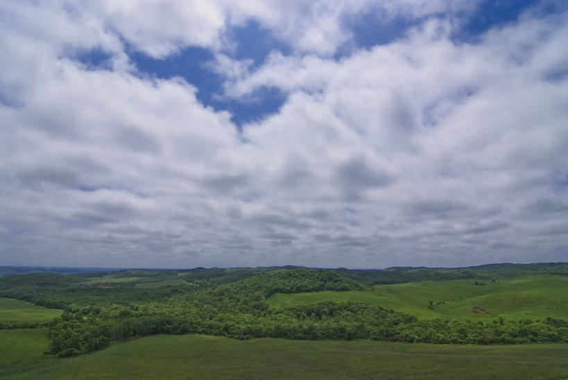 无人,农田,横图,室外,白天,正面,旅游,度假,庄稼,农作物,草地,草坪,美景,植物,北海道,日本,亚洲,一堆,阴影,堆叠,堆积,光线,影子,景观,云,云朵,云彩,娱乐,草,树,树木,蓝色,绿色,白云,蓝天,天空,阳光,自然,天,享受,休闲,景色,放松,生长,成长,堆,自然风光,东亚,日本国,北海道地方,北海道岛,彩图,耕地,庄稼田