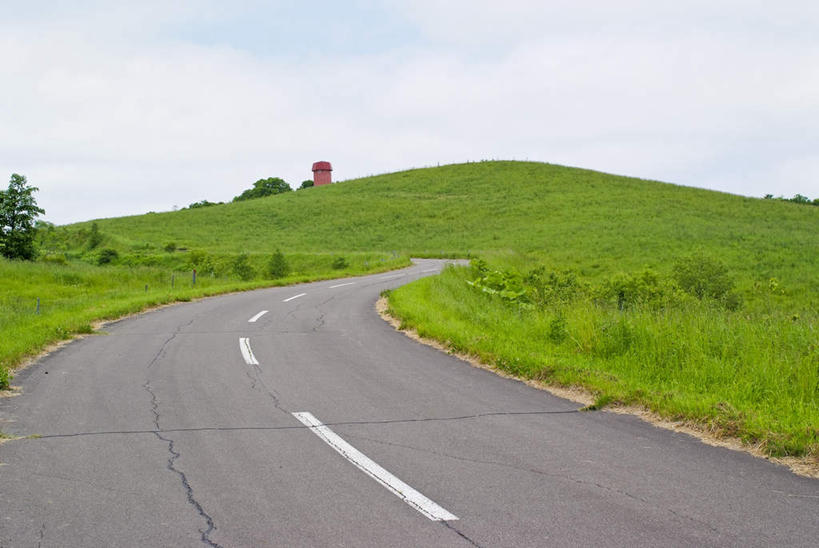 无人,横图,室外,白天,正面,旅游,度假,草地,草坪,美景,植物,道路,路,北海道,日本,亚洲,一堆,阴影,堆叠,堆积,环保,光线,影子,景观,云,云朵,小路,分界线,垃圾桶,停车线,交通,云彩,娱乐,草,树,树木,一个,红色,蓝色,绿色,白色,白云,蓝天,天空,阳光,自然,容器,天,享受,休闲,景色,放松,乡间小路,生长,单个,成长,储藏,堆,车行道,车行道分界线,垃圾箱,回收,资源,储存,自然风光,标线,利用,低碳,东亚,循环,车行线,日本国,北海道地方,北海道岛,彩图,贮存
