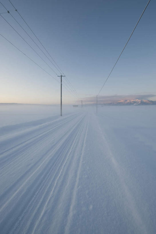 无人,竖图,室外,白天,正面,旅游,度假,草地,草坪,美景,雪,植物,大雪,北海道,日本,亚洲,阴影,电力,光线,电线,线,影子,积雪,景观,雪景,云,云朵,冬季,冬天,电能,线路,云彩,娱乐,草,树,树木,蓝色,绿色,白云,蓝天,天空,阳光,自然,天,享受,休闲,景色,放松,寒冷,生长,成长,电,电源,电源线,自然风光,能量,东亚,日本国,北海道地方,北海道岛,严寒,彩图
