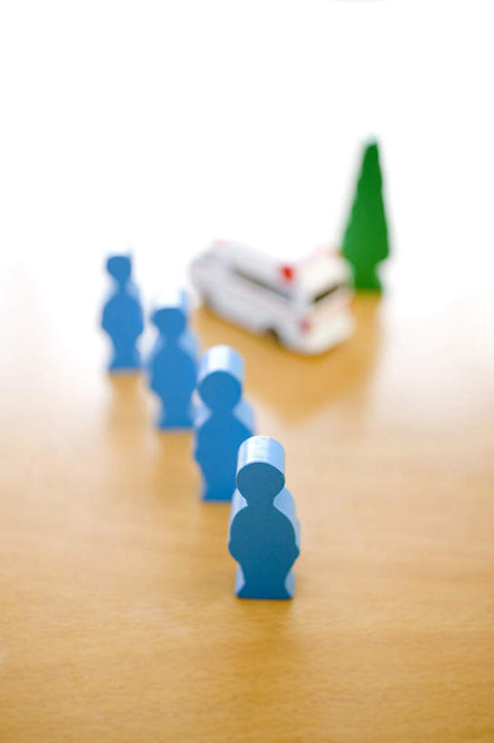 无人,竖图,俯视,室内,特写,白天,游戏,植物,地板,玩具,一辆,一排,许多,阴影,朦胧,模糊,整齐,光线,影子,地面,一颗,玩,娱乐,木地板,树,树木,排列,蓝色,绿色,阳光,自然,模型,休闲,益智,生长,成长,活动,队列,发泄,消遣,智力,宣泄,玩具车,玩耍,嬉戏,彩图,高角度拍摄