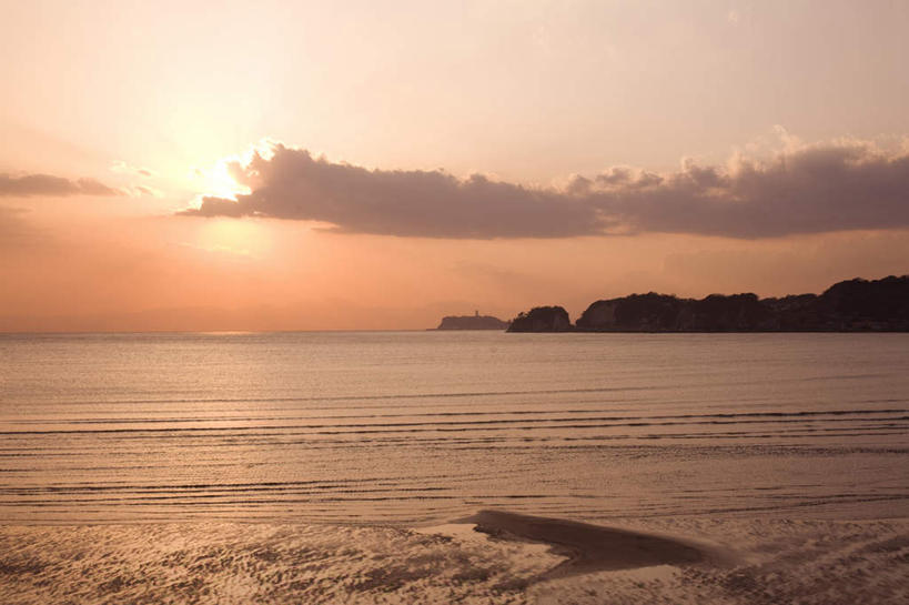 无人,横图,室外,白天,正面,旅游,度假,日出,海浪,海洋,礁石,石头,美景,沙滩,水,太阳,神奈川,日本,亚洲,阴影,飞溅,溅,反射,沙子,石子,液体,影子,海岸,景观,浪花,水滴,云,云朵,朝霞,晨曦,黎明,沙地,神奈川县,云彩,娱乐,水珠,白云,天空,阳光,自然,海水,天,享受,休闲,景色,放松,喷洒,自然风光,海景,东亚,本州,关东地方,本州岛,日本国,大海,风浪,海,海水的波动,海滩,礁,近岸浪,石块,岩石,涌浪,朝阳,彩图,破晓