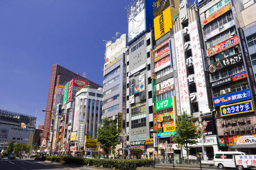 无人,商店,横图,室外,白天,正面,购物,度假,消费,草地,草坪,美景,植物,城市风光,超市,城市,道路,路,路灯,指示牌,公路,汽车,照明,东京,日本,亚洲,阴影,光线,标志,文字,影子,景观,云,云朵,灯光,交通,云彩,娱乐,标识,车,灯,草,树,树木,蓝色,绿色,白云,蓝天,天空,阳光,自然,交通工具,轿车,天,享受,休闲,景色,放松,金融,百货,生长,成长,照亮,照明设备,载具,选购,贸易,百货公司,东亚,本州,关东地方,本州岛,日本国,东京都,血拼,马路,彩图,购物商场,购物中心,商业中心