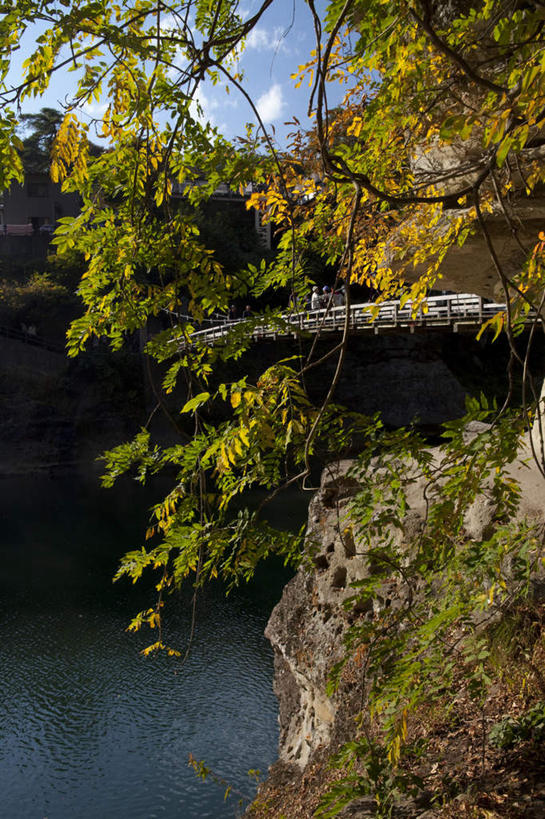 无人,竖图,俯视,室外,白天,旅游,度假,草地,草坪,河流,美景,水,植物,日本,亚洲,阴影,波纹,光线,影子,河水,景观,水流,云,云朵,云彩,娱乐,草,树,树木,蓝色,绿色,白云,蓝天,水纹,天空,阳光,自然,波浪,天,享受,休闲,景色,放松,生长,成长,自然风光,东亚,本州,本州岛,日本国,东北地方,福岛,福岛县,彩图,高角度拍摄