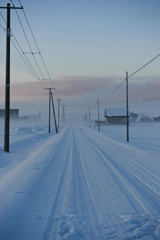 无人,竖图,室外,白天,正面,旅游,度假,美景,雪,植物,大雪,道路,路,北海道,日本,亚洲,一排,许多,阴影,整齐,电力,光线,电线,线,影子,积雪,景观,雪景,云,云朵,冬季,冬天,小路,电能,交通,线路,云彩,娱乐,树,树木,排列,蓝色,绿色,白云,蓝天,天空,阳光,自然,天,享受,休闲,景色,放松,寒冷,乡间小路,生长,成长,电,电源,电源线,队列,自然风光,能量,东亚,日本国,北海道地方,北海道岛,严寒,彩图
