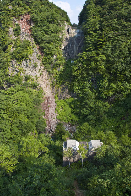 无人,竖图,俯视,室外,白天,旅游,度假,草地,草坪,河流,石头,美景,水,植物,日本,亚洲,阴影,光线,石子,影子,河水,景观,水流,云,云朵,云彩,娱乐,草,树,树木,蓝色,绿色,白云,蓝天,天空,阳光,自然,天,享受,休闲,景色,放松,生长,成长,自然风光,东亚,本州,本州岛,日本国,东北地方,福岛,福岛县,石块,岩石,彩图,高角度拍摄