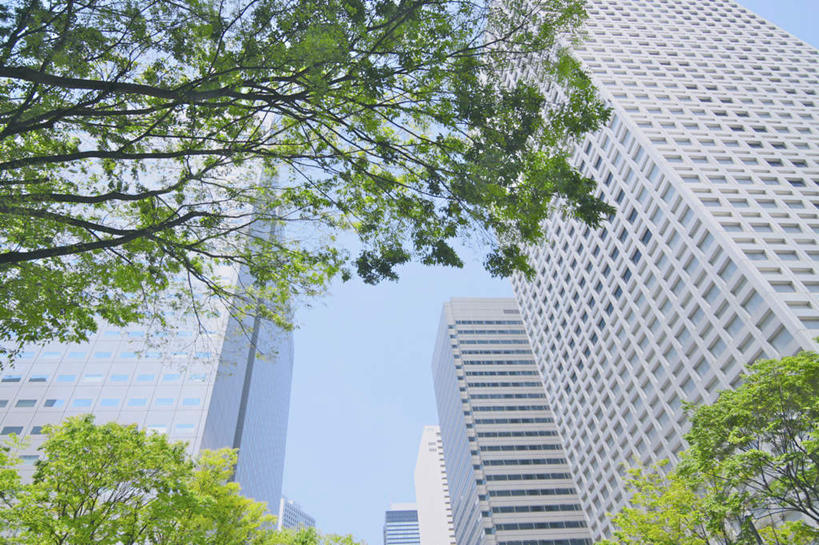 无人,高楼大厦,横图,室外,白天,仰视,度假,草地,草坪,美景,植物,窗户,城市风光,城市,大厦,建筑,摩天大楼,东京,日本,亚洲,一排,许多,阴影,整齐,光线,影子,景观,云,云朵,云彩,娱乐,玻璃窗,草,树,树木,排列,蓝色,绿色,白云,蓝天,天空,阳光,自然,天,享受,休闲,景色,放松,生长,成长,队列,东亚,本州,关东地方,本州岛,日本国,东京都,彩图,低角度拍摄,大楼,高层建筑,高楼,摩天楼