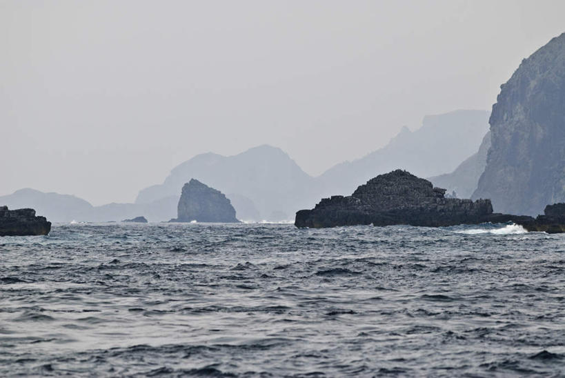 无人,横图,室外,白天,正面,旅游,度假,海浪,海洋,礁石,石头,美景,山,山脉,水,东京,日本,亚洲,阴影,波纹,飞溅,溅,光线,石子,液体,影子,景观,浪花,山峰,水滴,云,云朵,山峦,云彩,娱乐,水珠,蓝色,白云,蓝天,水纹,天空,阳光,自然,海水,波浪,群山,天,享受,休闲,景色,放松,喷洒,自然风光,海景,东亚,本州,关东地方,本州岛,日本国,东京都,大海,风浪,海,海水的波动,礁,近岸浪,石块,岩石,涌浪,彩图