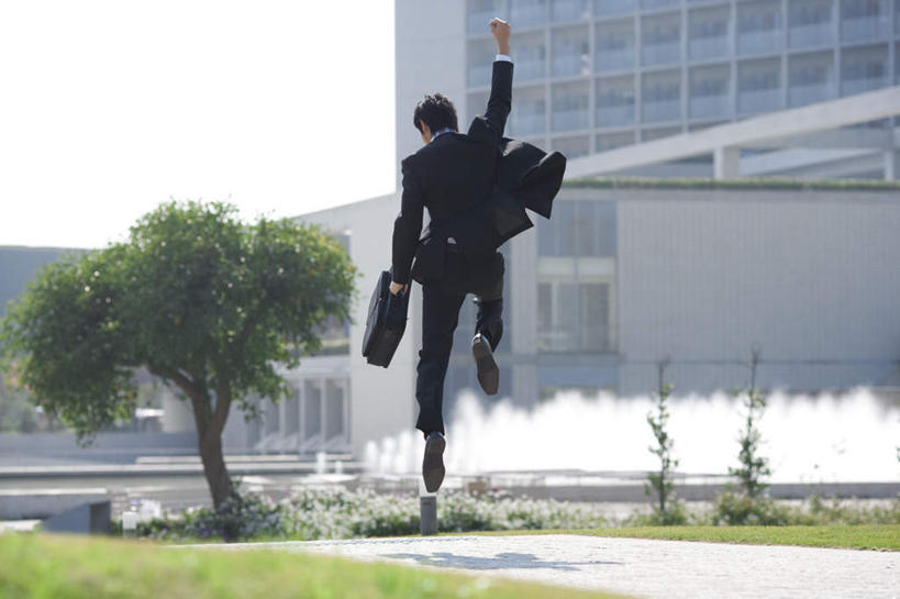 东方人,头发,一个人,商务人士,商务男性,高楼大厦,站,跳,举,横图,室外,白天,衬衫,草地,草坪,水,植物,大厦,建筑,摩天大楼,喷泉,亚洲,仅一个男性,仅一个人,握,阴影,飞溅,套装,溅,光线,包,公文包,液体,影子,景观,水滴,云,云朵,领带,半空,云彩,拎,黄种人,文化,鼓励,水珠,草,树,树木,仅一个年轻男性,一个,背面,蓝色,绿色,黑色,白云,蓝天,天空,阳光,自然,天,加油,品味,手势,托,握拳,站着,打气,握着,生长,单个,成长,公事包,喷洒,鼓舞,商务装,水景,工薪阶层,美观,男人,男性,年轻男性,亚洲人,白领,上班族,设计,举起,举手,举着,跳跃,向上举,向上伸,向上托,站立,彩图,全身,衬衣,大楼,高层建筑,高楼,摩天楼,拎着