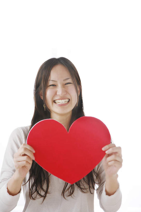 东方人,头发,一个人,站,捧,笑,摸,微笑,露齿笑,竖图,室内,白天,白色背景,正面,爱情,亚洲,仅一个年轻女性,仅一个女性,仅一个人,抚摸,握,服装,爱心,浪漫,拿,拿着,注视,休闲装,黄种人,一个,衣服,红色,黑色,灰色,观察,看,站着,休闲,温暖,温馨,心形,休闲服,恩爱,握着,摄影,服饰,影棚,单个,观看,和睦,察看,关注,年轻女性,女人,女性,亚洲人,心型,长发,触摸,端,端着,接触,捧着,手捧,站立,半身,彩图,影棚拍摄,拍摄,融洽
