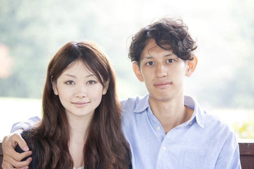 东方人,两个人,坐,抱,笑,微笑,横图,室外,白天,正面,爱情,旅游,度假,美景,树林,植物,椅子,亚洲,许多,朦胧,模糊,木椅,景观,浪漫,注视,黄种人,娱乐,树,树木,绿色,自然,观察,看,享受,休闲,温暖,温馨,景色,恩爱,放松,恋人,生长,成长,抱着,观看,和睦,察看,搂着,关注,自然风光,男人,男性,年轻男性,年轻女性,女人,女性,亚洲人,长发,卷发,情侣,怀抱,搂,搂抱,相抱,拥抱,坐着,半身,彩图,伴侣,融洽