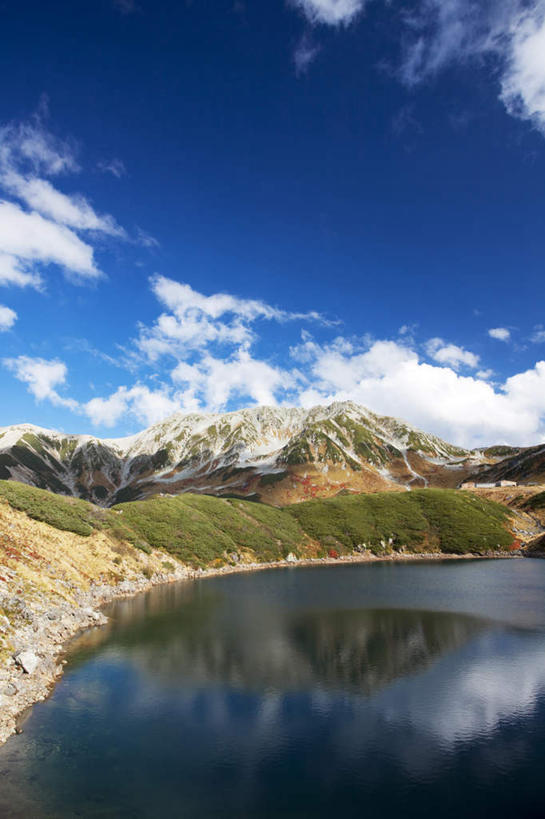 无人,竖图,俯视,航拍,室外,白天,旅游,度假,火山,河流,石头,美景,山,树林,水,植物,富山县,日本,亚洲,许多,阴影,反射,石子,影子,河水,景观,山峰,水流,云,云朵,山峦,云彩,娱乐,树,树木,蓝色,绿色,白云,蓝天,天空,自然,天,享受,休闲,景色,放松,生长,晴朗,成长,鸟瞰,自然风光,东亚,本州,本州岛,日本国,中部地方,富山,活火山,石块,死火山,休眠火山,晴空,彩图,高角度拍摄,地狱谷