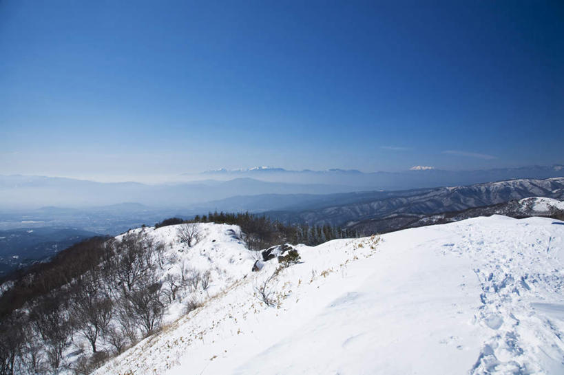 无人,横图,俯视,航拍,室外,白天,旅游,度假,美景,山,树林,雪,植物,雾,大雪,富山县,日本,亚洲,许多,阴影,朦胧,模糊,光线,影子,积雪,景观,山峰,雪景,冬季,冬天,山峦,娱乐,树,树木,蓝色,绿色,蓝天,天空,阳光,自然,天,享受,休闲,景色,放松,寒冷,生长,晴朗,成长,迷雾,鸟瞰,自然风光,东亚,本州,万里无云,本州岛,日本国,中部地方,严寒,富山,大雾,晴空,晴空万里,彩图,高角度拍摄
