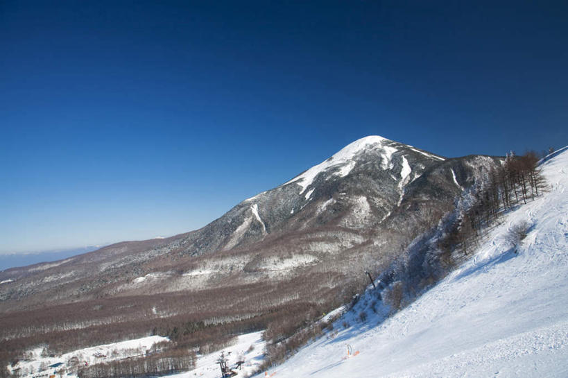 无人,横图,俯视,航拍,室外,白天,旅游,度假,美景,山,树林,雪,植物,雾,大雪,富山县,日本,亚洲,许多,阴影,朦胧,模糊,光线,影子,积雪,景观,山峰,雪景,冬季,冬天,山峦,娱乐,树,树木,蓝色,绿色,蓝天,天空,阳光,自然,天,享受,休闲,景色,放松,寒冷,生长,晴朗,成长,迷雾,鸟瞰,自然风光,东亚,本州,万里无云,本州岛,日本国,中部地方,严寒,富山,大雾,晴空,晴空万里,彩图,高角度拍摄