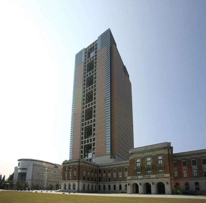 无人,高楼大厦,横图,室外,白天,仰视,度假,草地,草坪,美景,树林,植物,城市风光,标志建筑,城市,大厦,地标,建筑,摩天大楼,日本,亚洲,许多,阴影,光线,影子,景观,娱乐,建设,草,树,树木,蓝色,绿色,蓝天,天空,阳光,天,享受,休闲,景色,放松,生长,晴朗,成长,政府,东亚,本州,万里无云,关东地方,本州岛,日本国,群马,群马县,县厅,前桥,前桥市,晴空,晴空万里,彩图,低角度拍摄,大楼,高层建筑,高楼,摩天楼