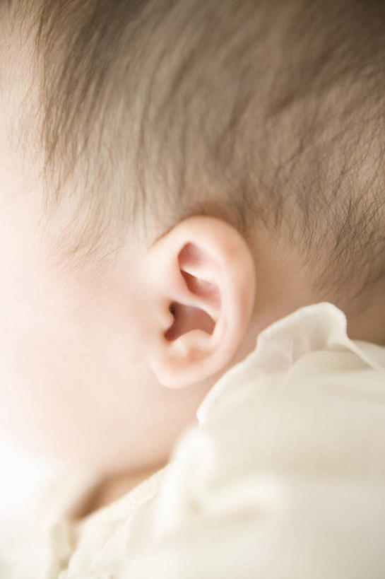 东方人,婴儿,儿童,脸,头,脸颊,一个人,坐,竖图,室内,特写,白天,白色背景,侧面,纯洁,亚洲,仅一个人,服装,朦胧,模糊,注视,休闲装,黄种人,小孩,衣服,观察,看,休闲,休闲服,可爱,摄影,服饰,活泼,影棚,观看,察看,关注,宝宝,纯真,烂漫,无邪,伶俐,天真,亚洲人,孩子,头部,脸部,脸蛋,面部,坐着,半身,彩图,影棚拍摄,拍摄