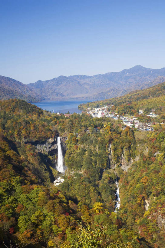 无人,竖图,俯视,航拍,室外,白天,旅游,度假,美景,瀑布,山,树林,水,植物,日本,亚洲,许多,阴影,飞溅,溅,光线,液体,影子,景观,山峰,水滴,悬崖,山峦,娱乐,水珠,树,树木,蓝色,绿色,蓝天,天空,阳光,自然,天,享受,休闲,景色,放松,生长,晴朗,成长,鸟瞰,喷洒,自然风光,东亚,本州,万里无云,关东地方,本州岛,日本国,栃木,栃木县,绝壁,跌水,晴空,晴空万里,彩图,高角度拍摄