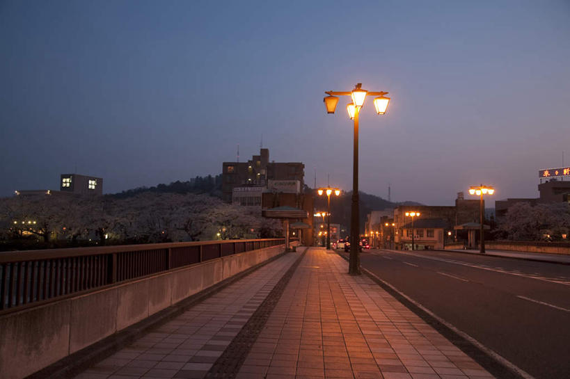 无人,高楼大厦,横图,室外,夜晚,仰视,度假,美景,城市风光,城市,大桥,大厦,建筑,立交桥,路灯,摩天大楼,桥梁,汽车,照明,日本,亚洲,景观,高架,斜拉桥,桥,灯光,娱乐,建设,车,灯,交通工具,轿车,享受,休闲,景色,放松,照亮,照明设备,载具,东亚,本州,本州岛,日本国,中部地方,福井,福井县,彩图,低角度拍摄,大楼,高层建筑,高楼,摩天楼