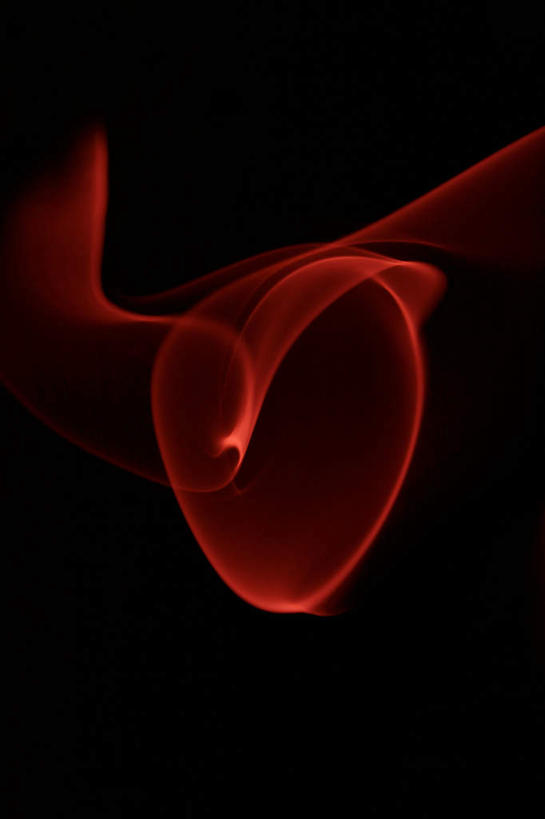 无人,竖图,室内,特写,白天,正面,兴奋,热情,一条,黑色背景,弯曲,飘扬,光线,光泽,烟雾,光芒,开放,飞舞,红色,健康,温暖,烟,奔放,活力,积极,激情,摄影,朝气,影棚,飘逸,暖色,杂乱,吉祥,生命,光辉,饱满,革命,热烈,毫光,赤色,充实,斗志,喜气,主动,彩图,影棚拍摄,欢乐,拍摄