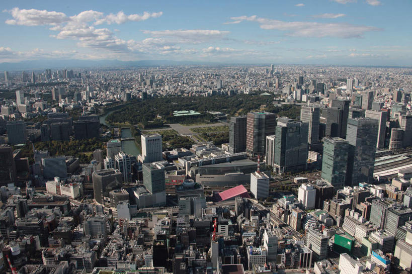 无人,高楼大厦,横图,全景,俯视,航拍,室外,白天,度假,美景,树林,天际线,植物,城市风光,城市,大厦,道路,建筑,路,摩天大楼,公路,汽车,东京,日本,亚洲,阴影,朦胧,模糊,光线,影子,景观,云,云朵,建筑群,交通,中央区,云彩,娱乐,建设,车,树,树木,蓝色,绿色,白云,蓝天,天空,阳光,自然,交通工具,轿车,天,享受,休闲,景色,放松,生长,晴朗,成长,鸟瞰,载具,东亚,本州,关东地方,本州岛,日本国,东京都,晴空,马路,彩图,高角度拍摄,大楼,高层建筑,高楼,摩天楼