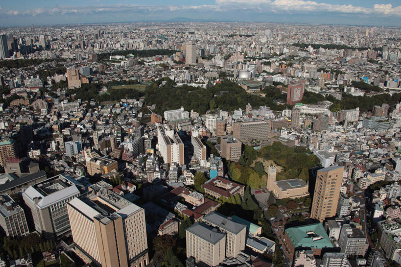 无人,学校,教学楼,操场,高楼大厦,横图,全景,俯视,航拍,室外,白天,度假,美景,树林,天际线,植物,城市风光,城市,大厦,道路,建筑,路,摩天大楼,公路,汽车,东京,日本,亚洲,阴影,光线,影子,景观,云,云朵,建筑群,跑道,交通,云彩,娱乐,建设,校园,车,树,树木,蓝色,绿色,白云,蓝天,天空,阳光,自然,交通工具,轿车,天,享受,休闲,教室,景色,放松,生长,晴朗,成长,鸟瞰,载具,东亚,本州,关东地方,本州岛,日本国,东京都,晴空,马路,彩图,高角度拍摄,大楼,高层建筑,高楼,教学大楼,摩天楼,文京区