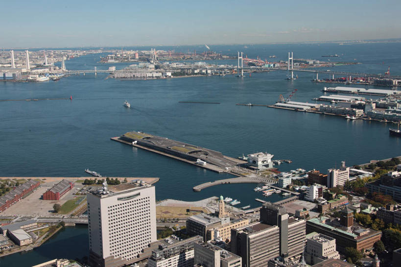 无人,码头,横图,全景,俯视,航拍,室外,白天,度假,海洋,美景,天际线,城市风光,城市,大桥,港口,立交桥,轮船,桥梁,船,神奈川,日本,亚洲,阴影,光线,影子,景观,水平线,高架,桥,辽阔,海平线,神奈川县,娱乐,蓝色,蓝天,天空,阳光,海水,交通工具,天,享受,休闲,广阔,景色,放松,晴朗,一望无际,鸟瞰,载具,海景,东亚,本州,万里无云,关东地方,本州岛,日本国,无边无际,一马平川,大海,海,海水的波动,晴空,晴空万里,彩图,高角度拍摄,摆渡口,埠头,渡口,渡头,港湾,海港,货运码头,口岸,商港,水天相接,水天一线