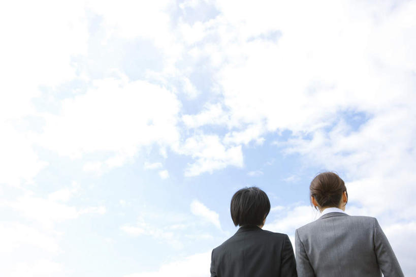 东方人,两个人,夫妻,商务人士,商务男性,商务女性,站,笑,微笑,露齿笑,横图,室外,白天,仰视,衬衫,爱情,亚洲,阴影,套装,光线,影子,云,云朵,浪漫,云彩,注视,黄种人,蓝色,白云,蓝天,天空,阳光,天,观察,看,站着,恩爱,恋人,晴朗,观看,察看,关注,商务装,工薪阶层,男人,男性,年轻男性,年轻女性,女人,女性,亚洲人,夫妇,情侣,白领,上班族,晴空,站立,半身,彩图,低角度拍摄,衬衣,伴侣