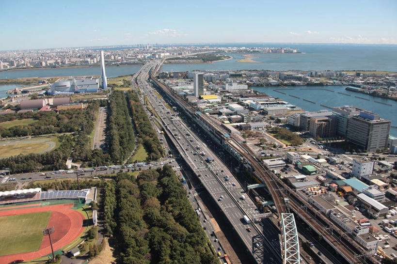 无人,足球场,高楼大厦,运动场,横图,俯视,航拍,室外,白天,度假,草地,草坪,海洋,美景,植物,城市风光,标志建筑,城市,大桥,大厦,地标,建筑,立交桥,摩天大楼,桥梁,东京,日本,亚洲,阴影,光线,影子,地平线,景观,云,云朵,高架,跑道,桥,辽阔,地面,江东区,云彩,娱乐,建设,体育场,草,蓝色,绿色,白云,蓝天,天空,阳光,海水,天,享受,休闲,景色,放松,晴朗,一望无际,鸟瞰,延伸,绿茵场,海景,东亚,本州,关东地方,本州岛,日本国,东京都,天地相交,大海,海,晴空,彩图,高角度拍摄,大楼,高层建筑,高楼,摩天楼,足球比赛场地