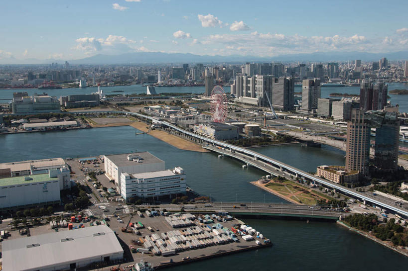 无人,高楼大厦,横图,全景,俯视,航拍,室外,白天,度假,草地,草坪,海洋,美景,山,山脉,树林,天际线,植物,城市风光,城市,大桥,大厦,建筑,立交桥,路,摩天大楼,桥梁,东京,日本,亚洲,阴影,光线,影子,地平线,景观,山峰,云,云朵,高架,斜拉桥,桥,地面,交通,山峦,东京湾,江东区,云彩,娱乐,建设,草,树,树木,蓝色,绿色,白云,蓝天,天空,阳光,自然,海水,群山,天,享受,休闲,景色,放松,运输,生长,晴朗,成长,鸟瞰,海景,东亚,本州,关东地方,本州岛,日本国,东京都,大海,海,晴空,彩图,高角度拍摄,大楼,高层建筑,高楼,摩天楼