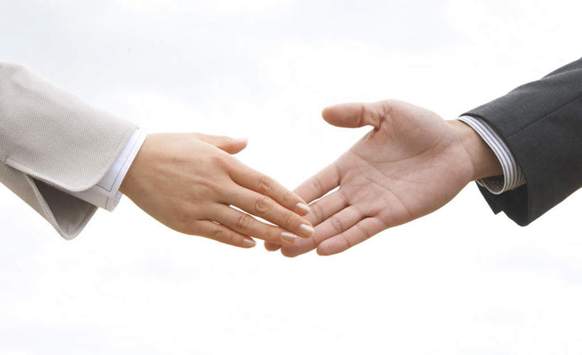 东方人,手,两个人,同事,商务人士,握手,横图,室内,白天,白色背景,侧面,成功,合作,团队,集体,信心,亚洲,双手,套装,黄种人,队伍,手部,摄影,影棚,领导,成就,商务装,合伙,领袖,工薪阶层,男人,男性,年轻男性,年轻女性,女人,女性,亚洲人,白领,上班族,手握手,半身,彩图,影棚拍摄,拍摄