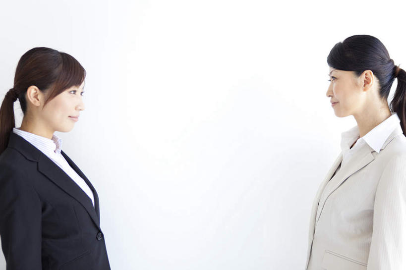 东方人,两个人,同事,商务人士,站,笑,微笑,横图,室内,白天,白色背景,侧面,成功,合作,团队,集体,信心,亚洲,套装,注视,黄种人,队伍,相视,观察,站着,面对面,摄影,影棚,观看,对视,察看,领导,成就,关注,相对,商务装,合伙,领袖,工薪阶层,相看,年轻女性,女人,女性,亚洲人,白领,上班族,站立,半身,彩图,影棚拍摄,拍摄