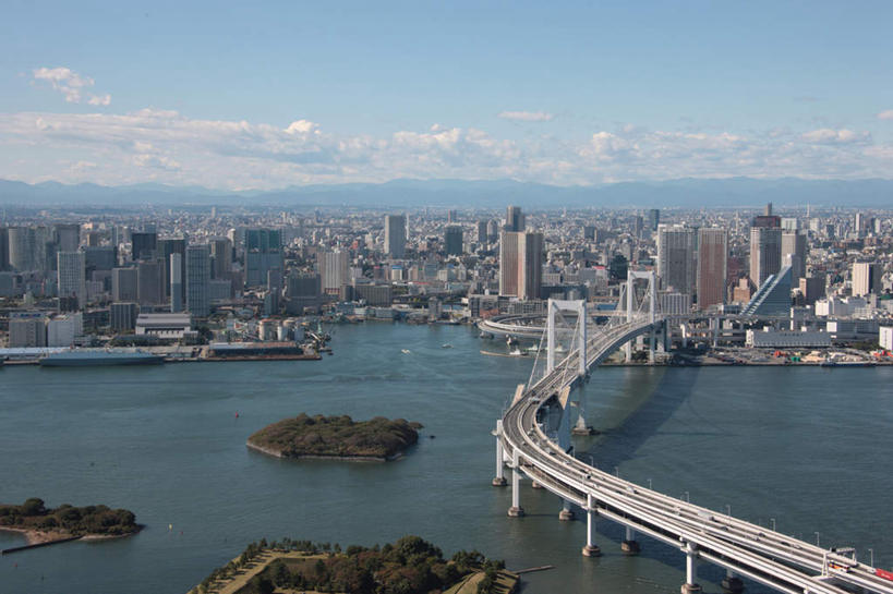 无人,高楼大厦,横图,全景,俯视,航拍,室外,白天,度假,草地,草坪,海洋,美景,树林,天际线,植物,城市风光,城市,大桥,大厦,建筑,立交桥,路,摩天大楼,桥梁,东京,日本,亚洲,阴影,光线,影子,地平线,景观,云,云朵,高架,斜拉桥,桥,地面,交通,云彩,娱乐,建设,草,树,树木,蓝色,绿色,白云,蓝天,天空,阳光,自然,海水,天,享受,休闲,景色,放松,运输,生长,晴朗,成长,鸟瞰,海景,东亚,本州,关东地方,本州岛,日本国,东京都,县厅,港区,东京市,大海,海,晴空,彩图,高角度拍摄,大楼,高层建筑,高楼,摩天楼