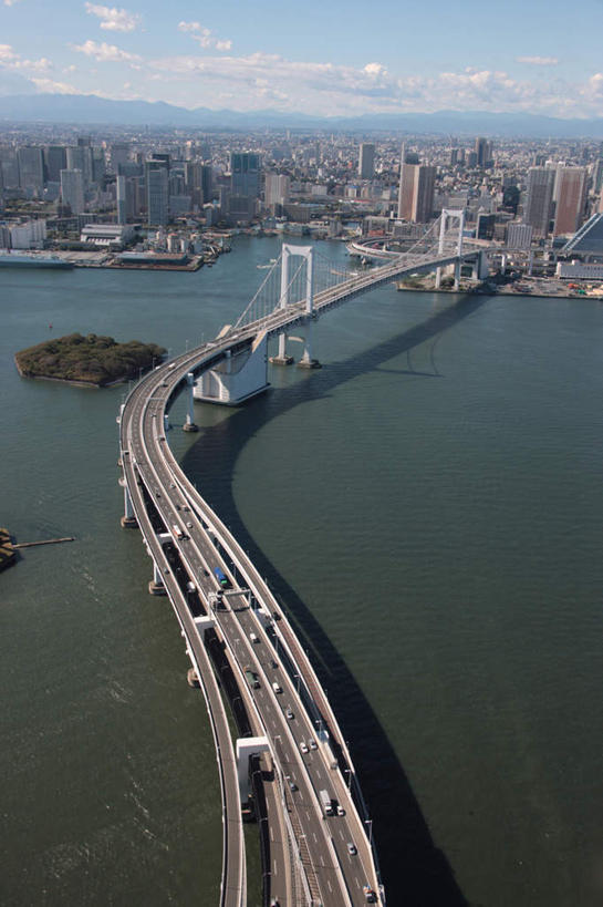 无人,高楼大厦,竖图,全景,俯视,航拍,室外,白天,度假,草地,草坪,海洋,美景,树林,天际线,植物,城市风光,城市,大桥,大厦,建筑,立交桥,路,摩天大楼,桥梁,东京,日本,亚洲,阴影,光线,影子,地平线,景观,云,云朵,高架,斜拉桥,桥,地面,交通,云彩,娱乐,建设,草,树,树木,蓝色,绿色,白云,蓝天,天空,阳光,自然,海水,天,享受,休闲,景色,放松,运输,生长,晴朗,成长,鸟瞰,海景,东亚,本州,关东地方,本州岛,日本国,东京都,县厅,港区,东京市,大海,海,晴空,彩图,高角度拍摄,大楼,高层建筑,高楼,摩天楼