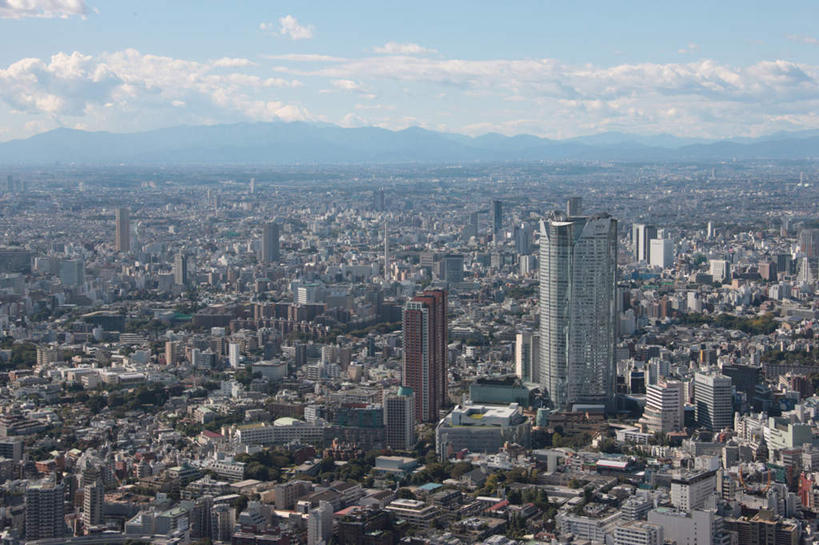 高楼大厦,横图,全景,俯视,航拍,室外,白天,正面,度假,美景,山,山脉,天际线,城市风光,标志建筑,城市,大厦,地标,建筑,摩天大楼,东京,日本,亚洲,阴影,光线,影子,景观,山峰,云,云朵,山峦,云彩,娱乐,建设,蓝色,白云,蓝天,天空,阳光,群山,天,享受,休闲,景色,放松,晴朗,鸟瞰,东亚,本州,关东地方,本州岛,日本国,东京都,县厅,港区,东京市,晴空,彩图,高角度拍摄,大楼,高层建筑,高楼,摩天楼