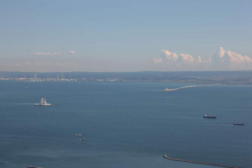 帆船,无人,横图,全景,俯视,航拍,室外,白天,旅游,度假,海洋,美景,山,山脉,天际线,大桥,立交桥,轮船,桥梁,船,日本,亚洲,阴影,光线,影子,景观,山峰,云,云朵,高架,斜拉桥,桥,山峦,千叶县,云彩,娱乐,蓝色,白云,蓝天,天空,阳光,自然,海水,交通工具,群山,天,享受,休闲,景色,放松,鸟瞰,自然风光,载具,海景,东亚,本州,关东地方,本州岛,日本国,千叶,大海,海,彩图,高角度拍摄