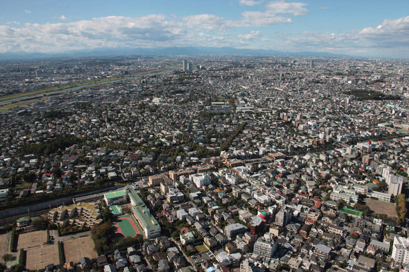 无人,家,高楼大厦,横图,全景,俯视,航拍,室外,白天,度假,草地,草坪,河流,美景,山,山脉,树林,水,天际线,植物,城市风光,城市,大桥,大厦,道路,建筑,立交桥,路,摩天大楼,桥梁,公路,东京,日本,亚洲,阴影,光线,影子,房屋,屋子,地平线,河水,景观,山峰,水流,云,云朵,高架,斜拉桥,桥,辽阔,地面,交通,山峦,云彩,娱乐,楼房,住宅,草,树,树木,蓝色,绿色,白云,蓝天,天空,阳光,自然,群山,天,享受,休闲,广阔,景色,放松,生长,成长,一望无际,鸟瞰,延伸,东亚,本州,关东地方,本州岛,日本国,东京都,天地相交,无边无际,一马平川,太田区,马路,彩图,高角度拍摄,房子,大楼,高层建筑,高楼,摩天楼