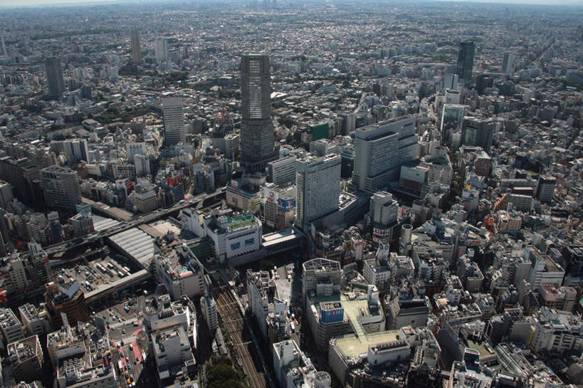 无人,家,高楼大厦,横图,全景,俯视,航拍,室外,白天,度假,美景,树林,天际线,植物,城市风光,城市,大厦,道路,建筑,路,摩天大楼,公路,车站,东京,日本,亚洲,阴影,光线,影子,房屋,屋子,地平线,景观,辽阔,地面,交通,娱乐,楼房,住宅,树,树木,绿色,阳光,自然,享受,休闲,广阔,景色,放松,生长,成长,一望无际,鸟瞰,延伸,东亚,本州,关东地方,本州岛,日本国,东京都,天地相交,涩谷区,无边无际,一马平川,涩谷车站,马路,彩图,高角度拍摄,房子,大楼,高层建筑,高楼,摩天楼