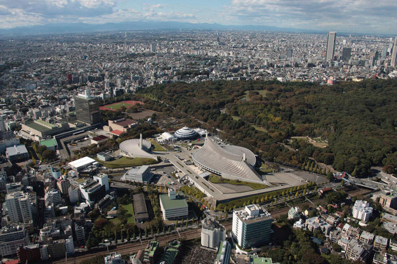 无人,体育馆,家,高楼大厦,运动场,横图,全景,俯视,航拍,室外,白天,度假,草地,草坪,美景,山,山脉,树林,天际线,植物,城市风光,城市,大厦,道路,建筑,路,摩天大楼,公路,东京,日本,亚洲,阴影,光线,影子,房屋,屋子,地平线,景观,山峰,云,云朵,辽阔,地面,交通,山峦,云彩,娱乐,体育场,楼房,住宅,草,树,树木,蓝色,绿色,白云,蓝天,天空,阳光,自然,群山,天,享受,休闲,广阔,景色,放松,田径场,生长,成长,一望无际,鸟瞰,延伸,东亚,本州,关东地方,本州岛,日本国,东京都,天地相交,运动馆,涩谷区,无边无际,一马平川,代代木公园,马路,彩图,高角度拍摄,房子,大楼,高层建筑,高楼,摩天楼