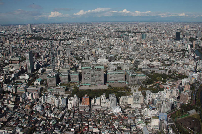 无人,家,高楼大厦,横图,全景,俯视,航拍,室外,白天,度假,草地,草坪,美景,树林,天际线,植物,城市风光,城市,大厦,道路,建筑,路,摩天大楼,公路,东京,日本,阴影,光线,影子,房屋,屋子,地平线,景观,云,云朵,辽阔,地面,交通,新宿,云彩,娱乐,楼房,住宅,草,树,树木,蓝色,绿色,白云,蓝天,天空,阳光,自然,天,享受,休闲,广阔,景色,放松,生长,成长,一望无际,鸟瞰,延伸,东亚,本州,关东地方,本州岛,日本国,东京都,新宿区,天地相交,县厅,东京市,无边无际,一马平川,马路,彩图,高角度拍摄,房子,大楼,高层建筑,高楼,摩天楼