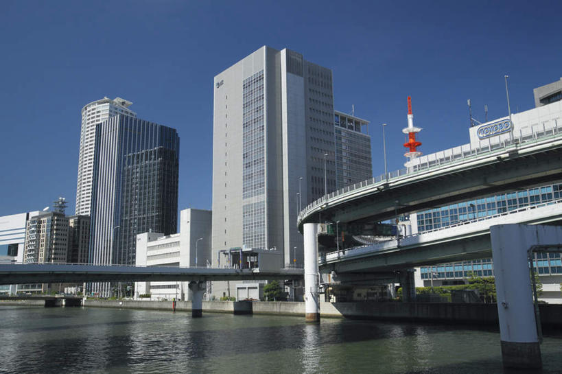 无人,公园,高楼大厦,横图,室外,白天,仰视,度假,河流,美景,树林,水,植物,城市风光,城市,大桥,大厦,建筑,立交桥,路灯,摩天大楼,桥梁,照明,日本,亚洲,阴影,光线,影子,河水,景观,水流,高架,建筑群,斜拉桥,桥,灯光,娱乐,建设,灯,树,树木,蓝色,绿色,蓝天,天空,自然,天,享受,休闲,景色,放松,大阪,生长,成长,照亮,照明设备,东亚,本州,大阪府,本州岛,日本国,近畿地方,近畿,中之岛,县厅,大阪市,中之岛公园,彩图,低角度拍摄,大楼,高层建筑,高楼,摩天楼