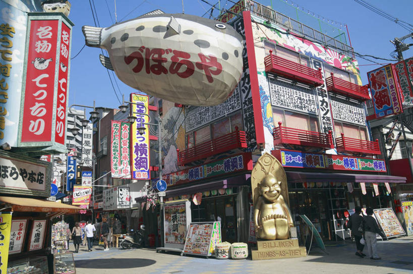 无人,家,横图,室外,白天,仰视,旅游,度假,美景,城市风光,城市,道路,建筑,路,路灯,公路,照明,日本,亚洲,阴影,电力,光线,日文,标志,电线,广告牌,文字,线,影子,字符,房屋,屋子,景观,公寓,灯光,电能,交通,线路,娱乐,标识,建设,洋房,楼房,住宅,灯,蓝色,蓝天,天空,天,享受,休闲,景色,放松,大阪,电,电源,电源线,照亮,照明设备,能量,新世界,东亚,本州,大阪府,本州岛,日本国,近畿地方,近畿,日语,马路,彩图,低角度拍摄,房子