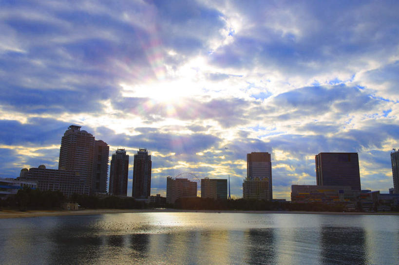 无人,高楼大厦,横图,全景,室外,白天,仰视,度假,河流,美景,水,太阳,天际线,城市风光,城市,大厦,建筑,摩天大楼,东京,日本,亚洲,光线,河水,景观,水流,乌云,云,云朵,建筑群,娱乐,建设,天空,阳光,天,享受,休闲,景色,放松,东亚,本州,关东地方,本州岛,日本国,东京都,彩图,低角度拍摄,大楼,高层建筑,高楼,摩天楼
