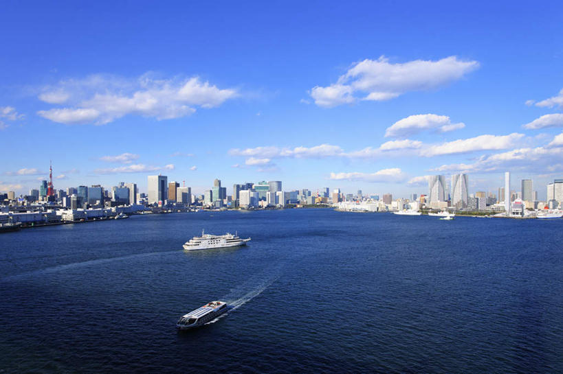 无人,高楼大厦,横图,全景,俯视,室外,白天,度假,河流,美景,树林,水,天际线,植物,城市风光,城市,大厦,建筑,摩天大楼,船,东京,日本,亚洲,阴影,波纹,飞溅,溅,光线,液体,影子,河水,景观,水滴,水流,云,云朵,建筑群,游艇,两艘,云彩,娱乐,建设,水珠,树,树木,蓝色,绿色,白云,蓝天,水纹,天空,阳光,自然,船尾波,交通工具,波浪,天,享受,休闲,景色,放松,生长,成长,喷洒,载具,东亚,本州,关东地方,本州岛,日本国,东京都,彩图,高角度拍摄,大楼,高层建筑,高楼,摩天楼