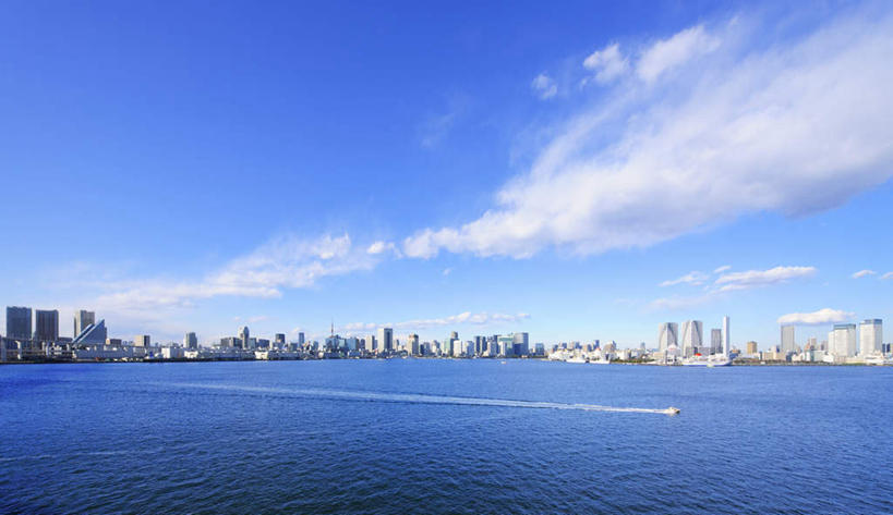 无人,高楼大厦,横图,全景,室外,白天,正面,度假,河流,美景,树林,水,天际线,植物,城市风光,城市,大厦,建筑,摩天大楼,船,东京,日本,亚洲,一艘,阴影,波纹,飞溅,溅,光线,液体,影子,河水,景观,水滴,水流,云,云朵,建筑群,游艇,彩虹大桥,云彩,娱乐,建设,水珠,树,树木,蓝色,绿色,白云,蓝天,水纹,天空,阳光,自然,船尾波,交通工具,波浪,天,享受,休闲,景色,放松,生长,成长,喷洒,载具,东亚,本州,关东地方,本州岛,日本国,东京都,日本彩虹大桥,彩图,大楼,高层建筑,高楼,摩天楼