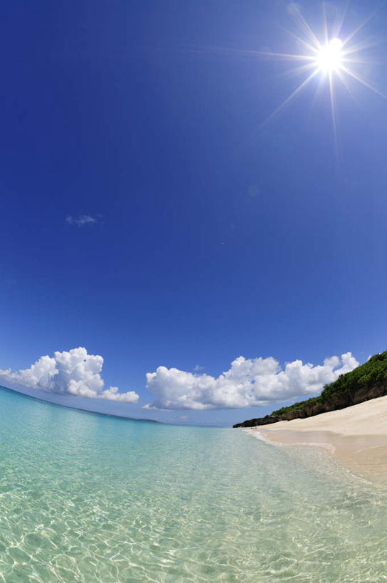 无人,竖图,室外,白天,广角镜头,鱼眼镜头,仰视,旅游,度假,海浪,海洋,美景,沙滩,树林,太阳,植物,日本,亚洲,阴影,光线,沙子,影子,海岸,景观,浪花,水平线,云,云朵,辽阔,海平线,沙地,云彩,娱乐,冲绳,树,树木,蓝色,绿色,白云,蓝天,天空,阳光,自然,海水,天,享受,休闲,广阔,景色,放松,生长,成长,一望无际,冲绳县,自然风光,海景,东亚,琉球群岛,日本国,九州地方,宫古岛,宫古列岛,无边无际,一马平川,大海,风浪,海,海水的波动,海滩,近岸浪,涌浪,彩图,低角度拍摄,水天相接,水天一线