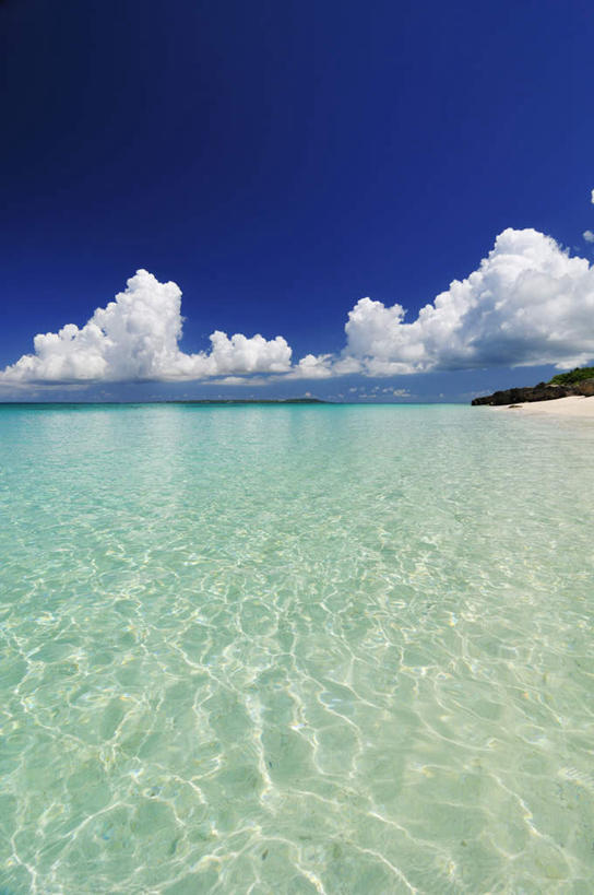 无人,竖图,室外,白天,正面,旅游,度假,海浪,海洋,美景,沙滩,树林,植物,日本,亚洲,阴影,光线,沙子,影子,海岸,景观,浪花,水平线,云,云朵,辽阔,海平线,沙地,云彩,娱乐,冲绳,树,树木,蓝色,绿色,白云,蓝天,天空,自然,海水,天,享受,休闲,广阔,景色,放松,生长,成长,一望无际,冲绳县,自然风光,海景,东亚,琉球群岛,日本国,九州地方,宫古岛,宫古列岛,无边无际,一马平川,大海,风浪,海,海水的波动,海滩,近岸浪,涌浪,彩图,水天相接,水天一线