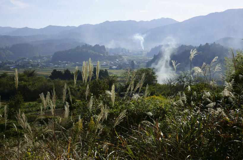 无人,家,横图,室外,白天,正面,旅游,度假,草地,草原,草坪,湖,湖泊,石头,美景,山,山脉,树林,水,植物,日本,亚洲,阴影,光线,石子,影子,房屋,屋子,湖面,景观,山顶,山峰,水流,水面,云,云朵,芒草,山峦,云彩,娱乐,楼房,住宅,草,树,树木,蓝色,绿色,白色,白云,蓝天,天空,阳光,自然,湖水,群山,天,享受,休闲,烟,景色,放松,生长,晴朗,成长,自然风光,东亚,沉积岩,本州,本州岛,日本国,中部地方,岐阜,岐阜县,颠峰,极峰,水成岩,石块,岩石,晴空,彩图,房子